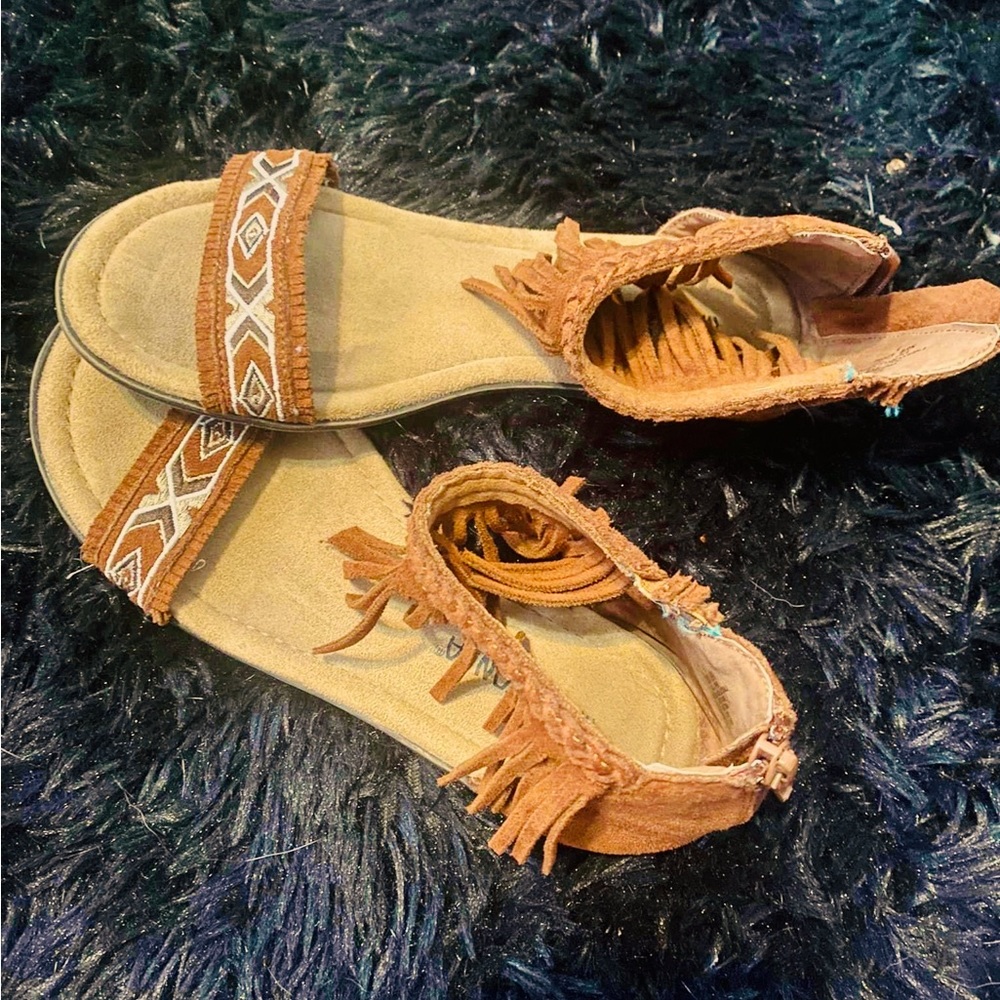 Western style/print fringe sandals